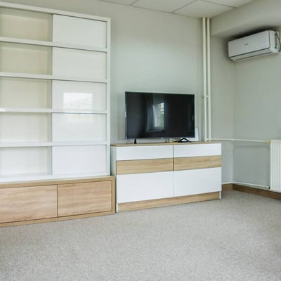 Location d’un appartement meublé et spacieux de 3 pièces, 86 m², près du centre-ville, Nouveau Belgrade, Serbie